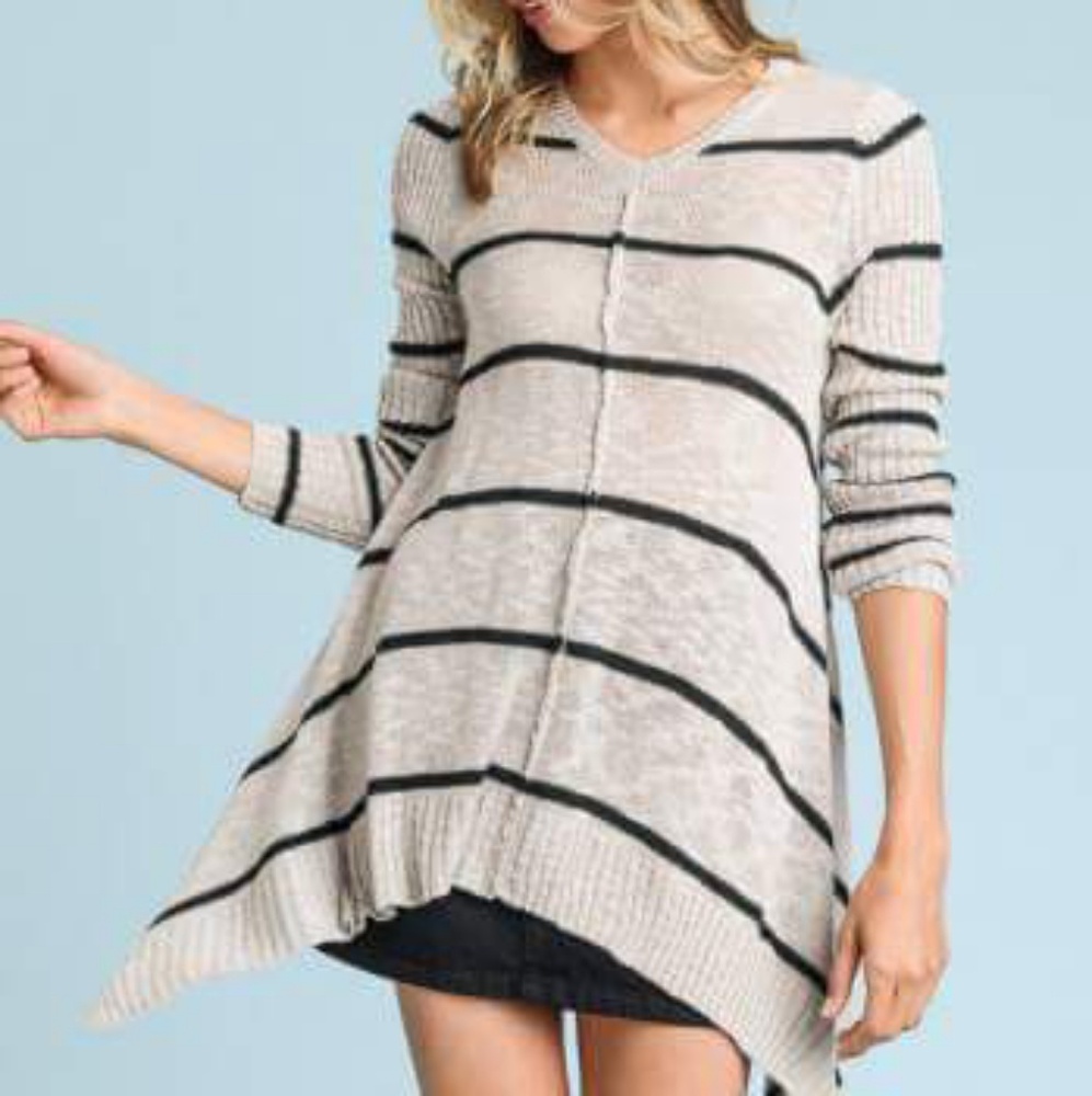 Shark Bite Hem Striped sweater in Gray